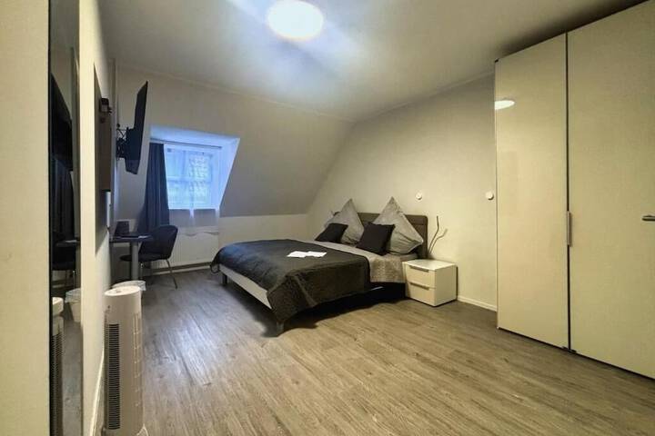 Room 35 of 60
