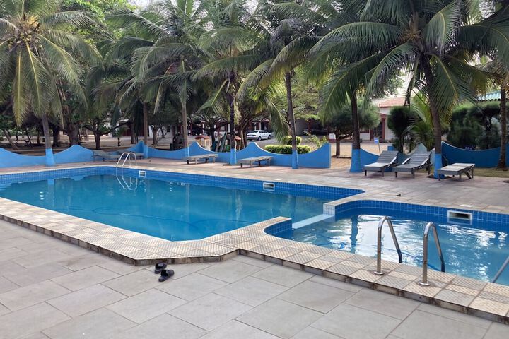 Pool 25 of 41