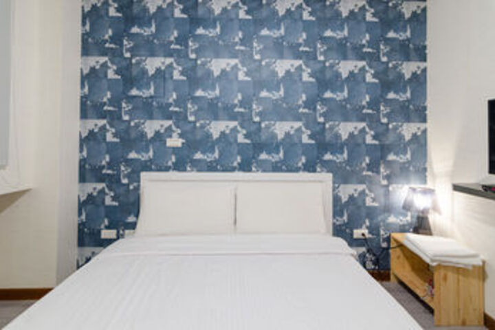 Room 5 of 14