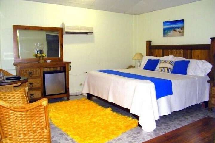 Room 4 of 32