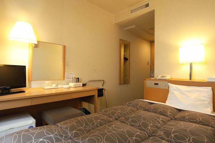 Room 8 of 32