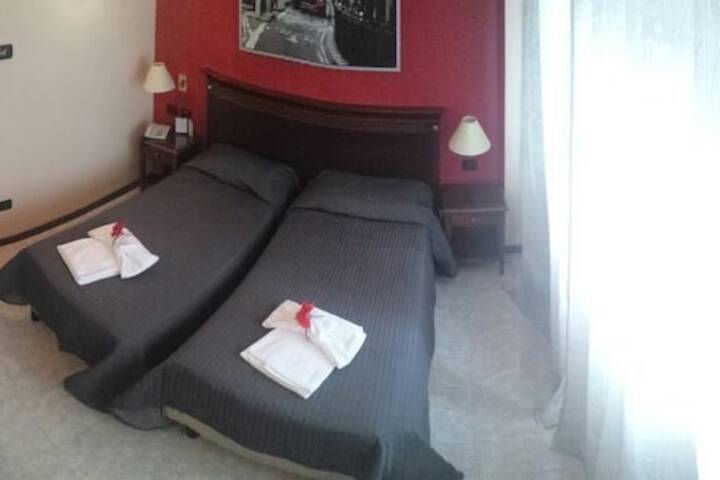 Room 4 of 76