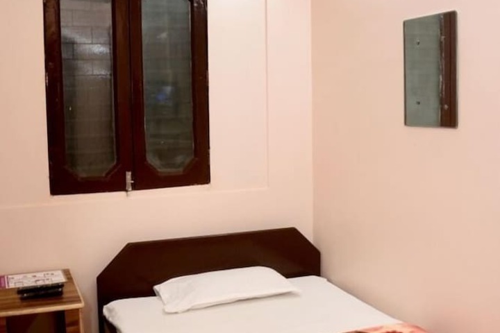 Room 6 of 20