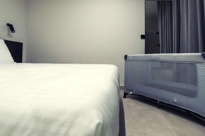 Room 10 of 150