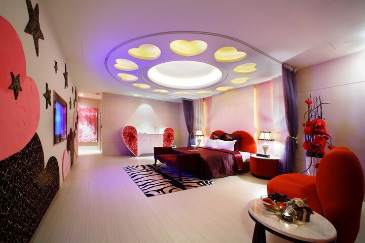 Room 6 of 32