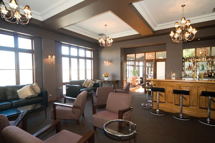 Lounge 26 of 36