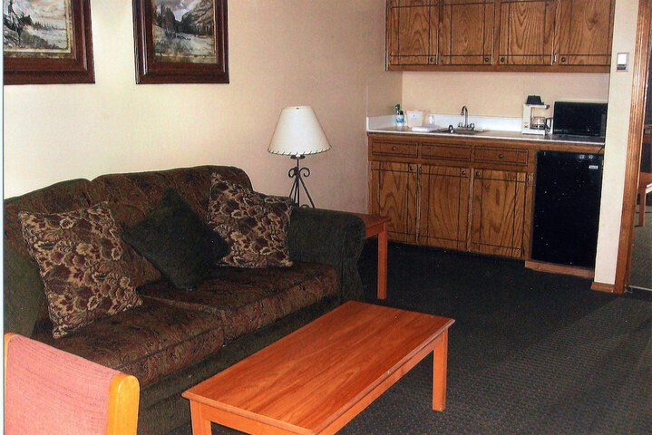 1 King Bed (1 of 15)