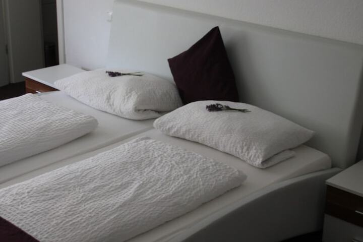 Room 4 of 25
