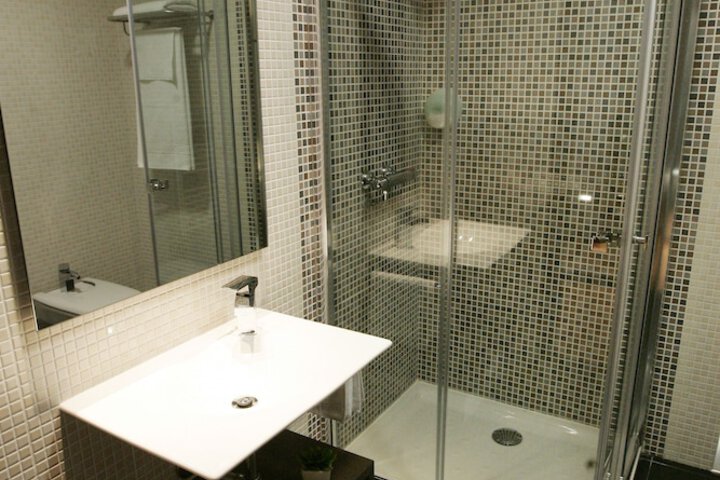 Room 12 of 24