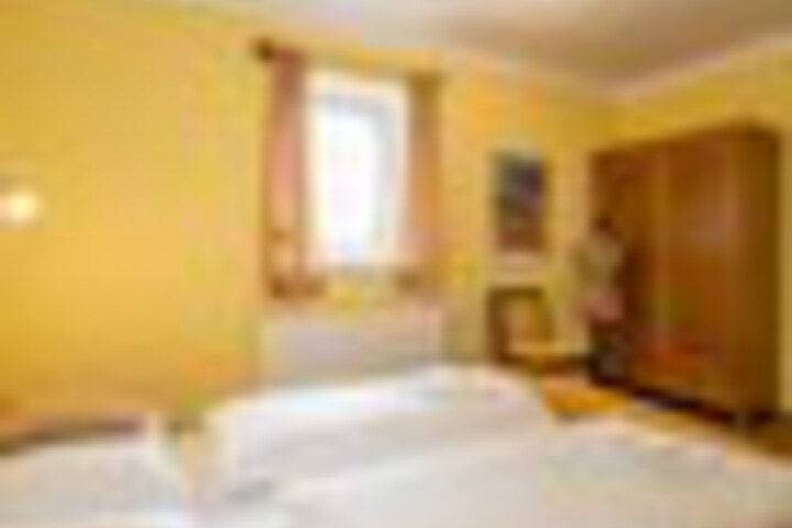 Room 32 of 75