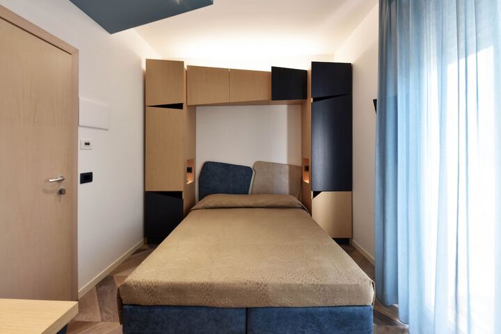 Room 9 of 70