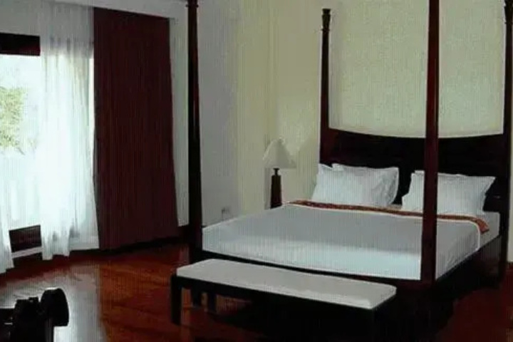 Room 3 of 8