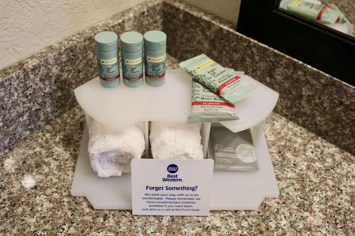 2 Queen Beds Microwave and Refrigerator WiFi Full Breakfast (8 of 11)