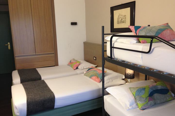 Room 11 of 34