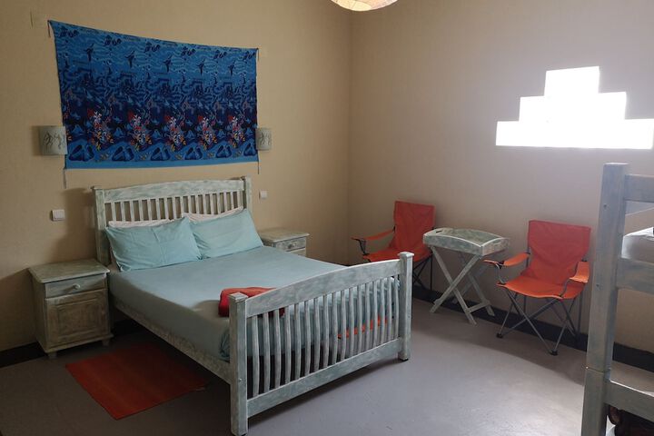 Room 4 of 8