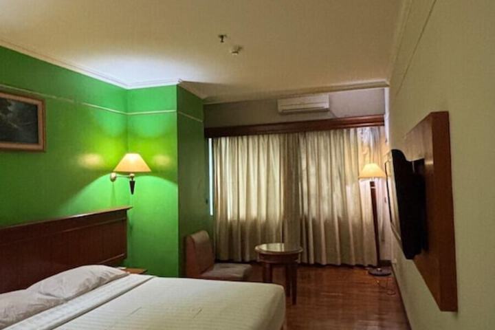 Room 11 of 20