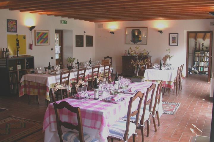 Dining 15 of 28