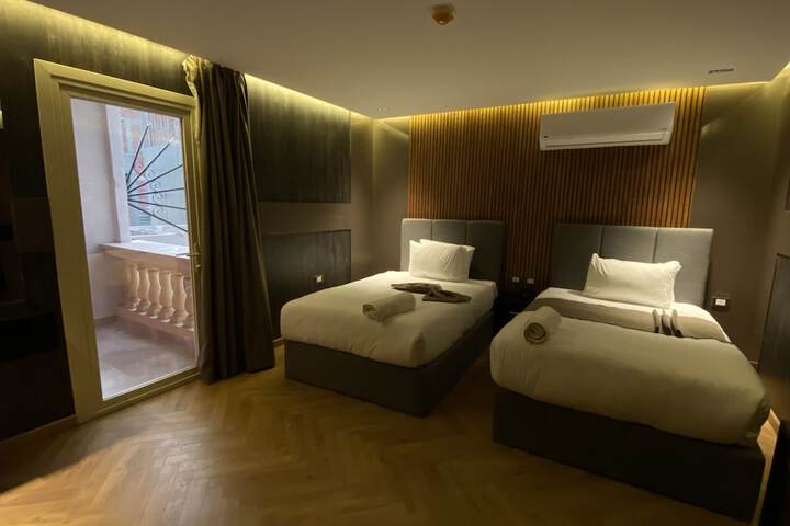 Room 16 of 114