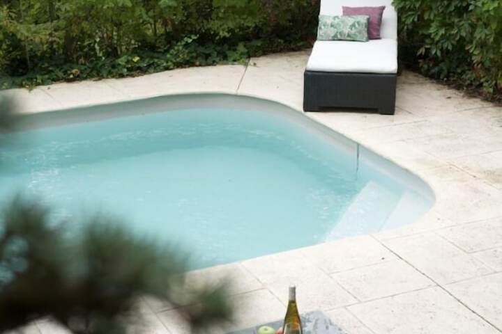 Pool 19 of 30