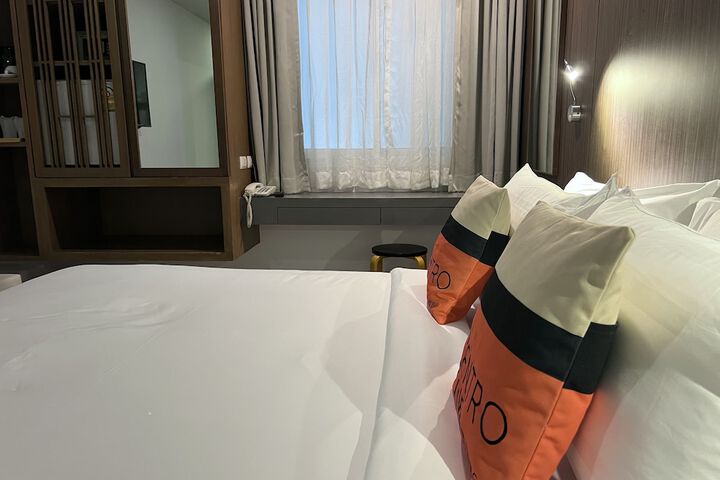 Room 9 of 75