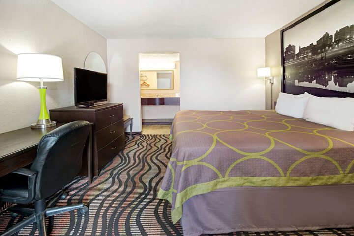 1 King Bed (9 of 9)