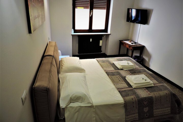 Room 9 of 26