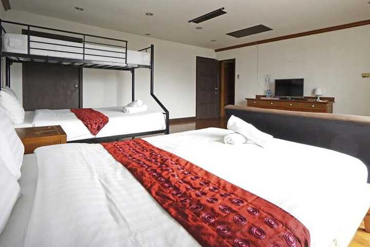 Room 17 of 36