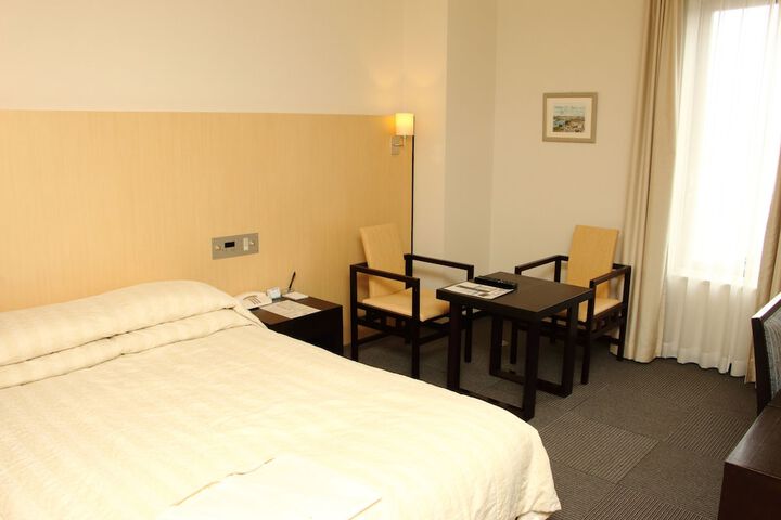 Room 4 of 32