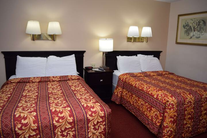 1 Queen Bed (17 of 25)