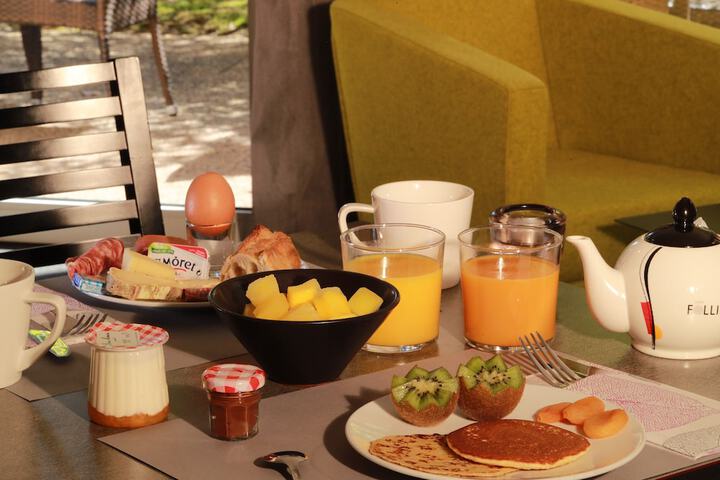 Breakfast/Coffee Service 47 of 50