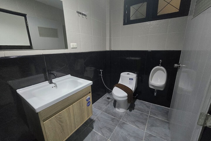 Room 108 of 171