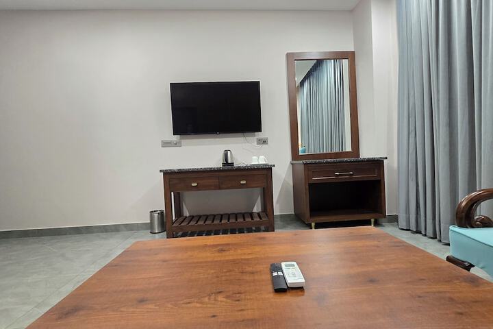 Room 21 of 38