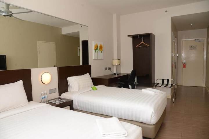 Room 27 of 38