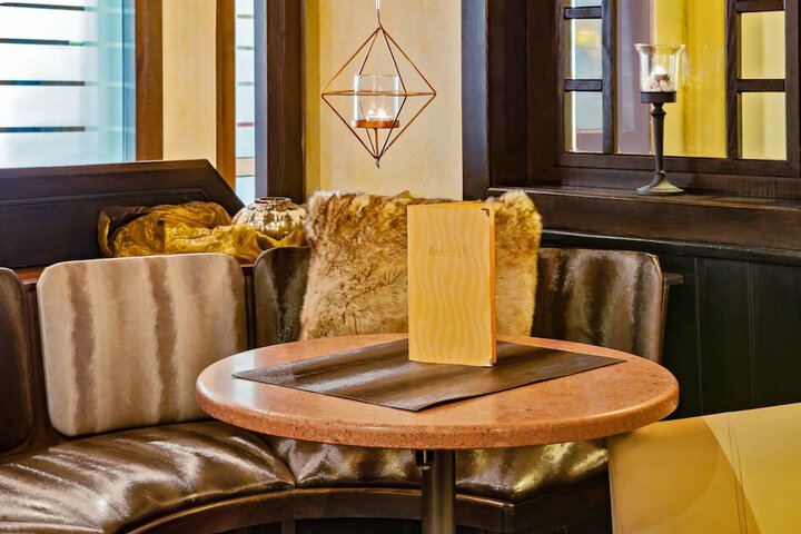 Lounge 53 of 70