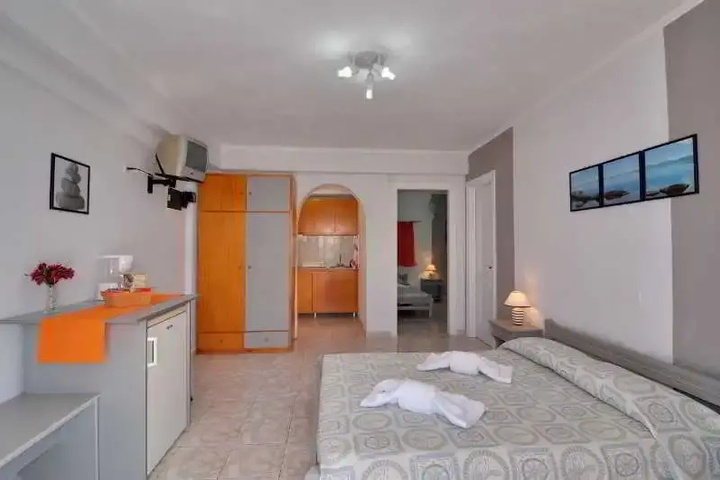 Room 9 of 11