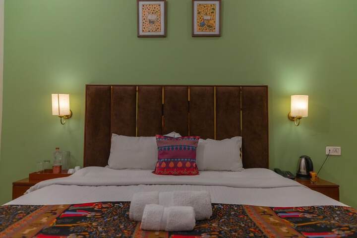 Room 4 of 12
