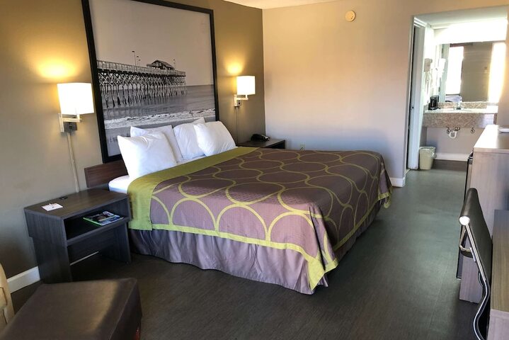 1 King Bed (7 of 7)