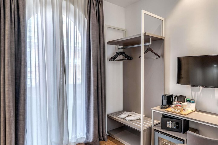 Room 12 of 69