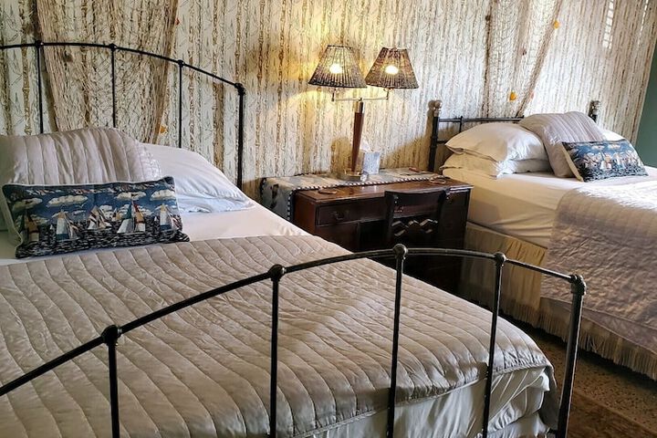 1 Queen Bed (9 of 14)