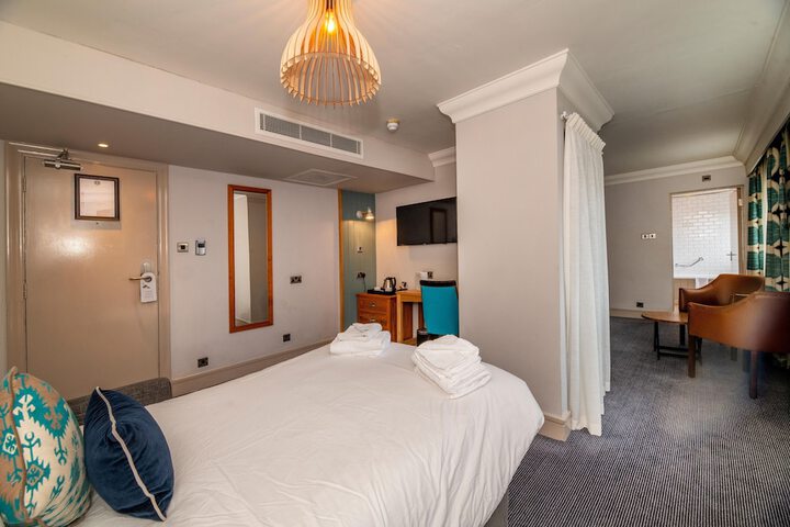 Room 15 of 94
