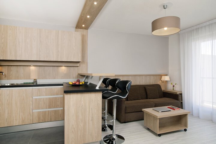 Room 7 of 28