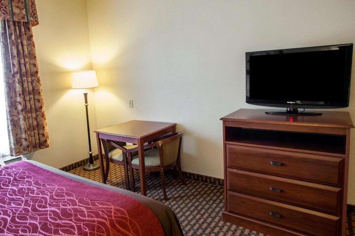 2 Queen Beds (1 of 6)