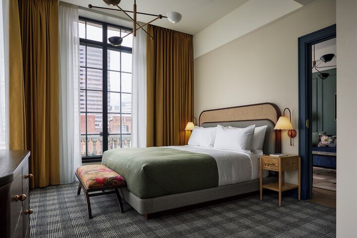 Room 32 of 190