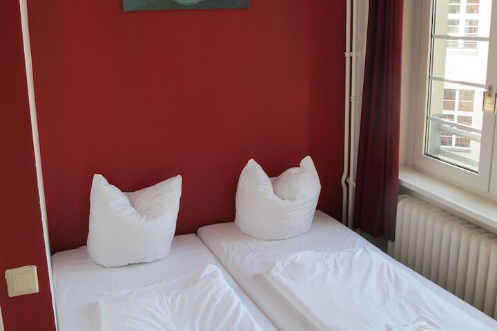 Room 8 of 52
