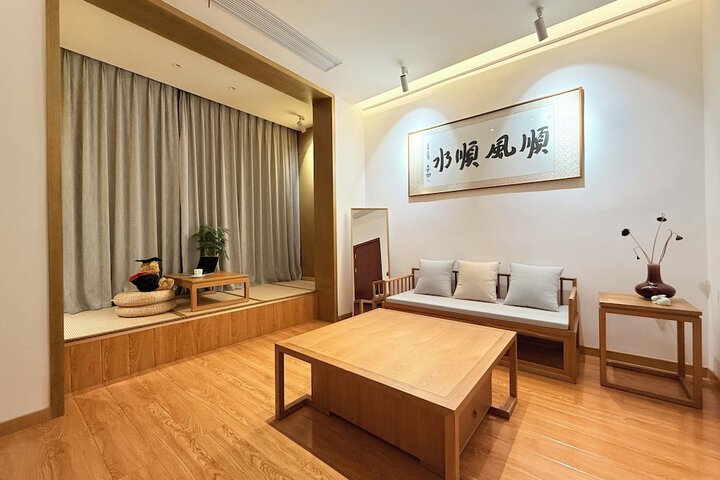 Room 33 of 80