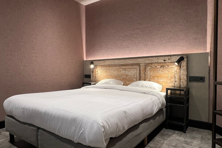 Room 4 of 22