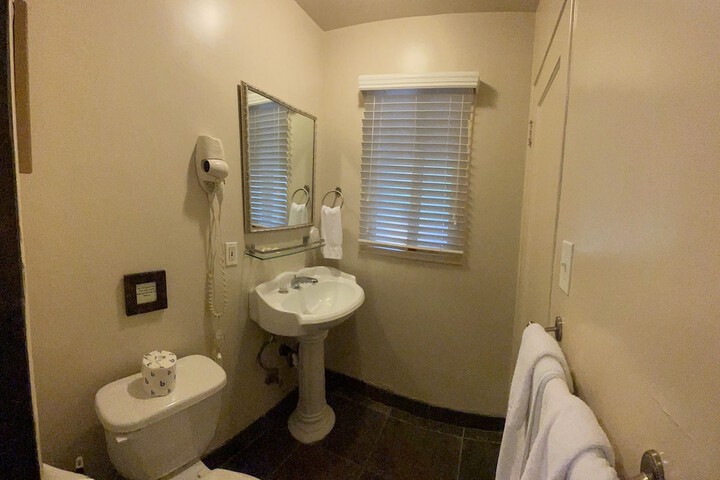 1 Queen Bed (8 of 47)