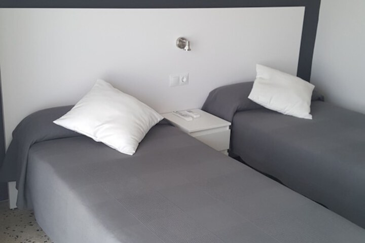 Room 8 of 32