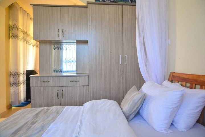 Room 3 of 38