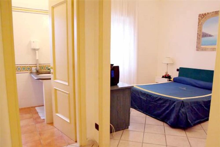 Room 16 of 46